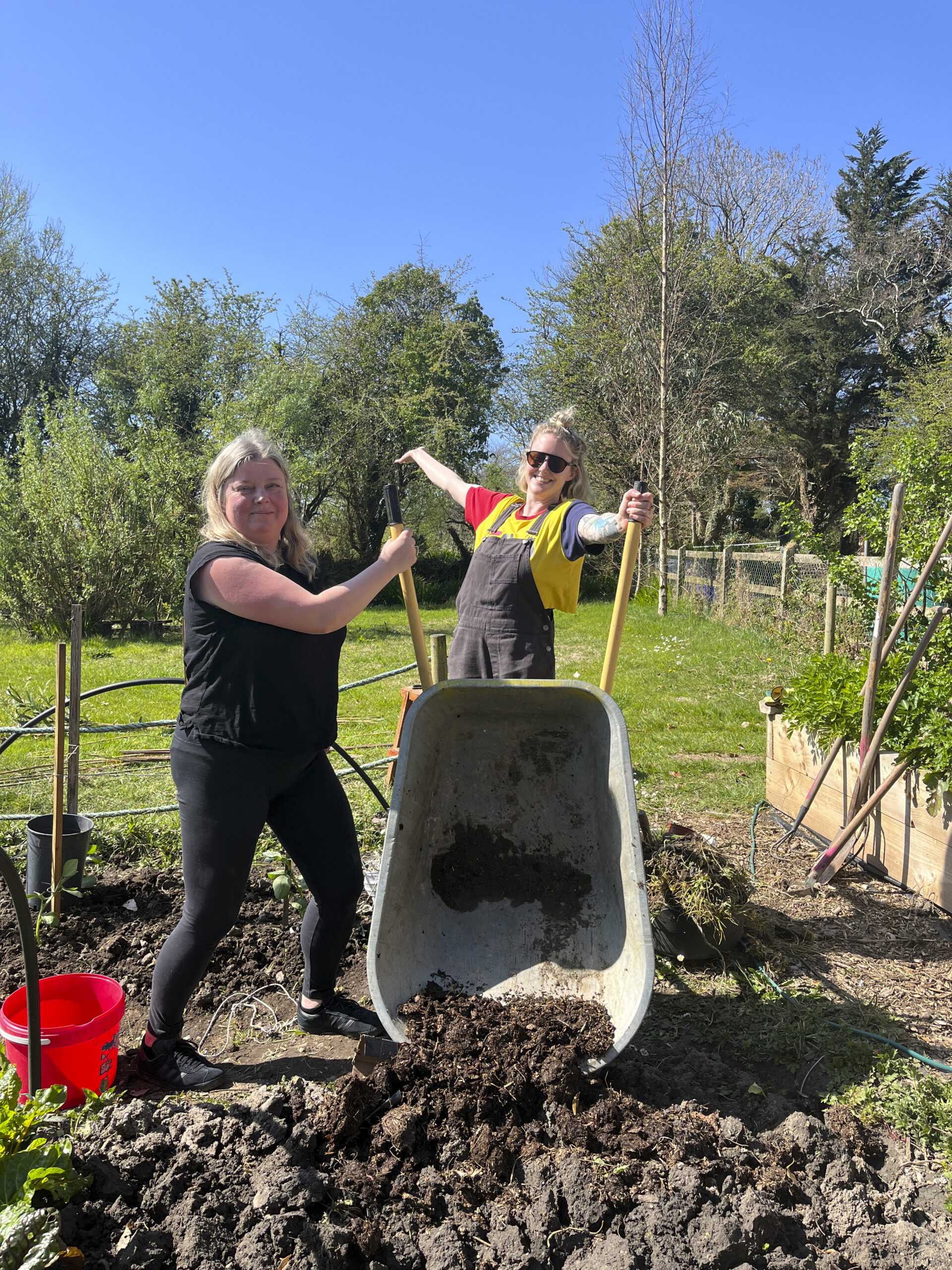 Lily Toomey and Marta O Connor planting beans_Ballybunion Bean Festival_Photo Credit_Lisa Fingleton_2025_43